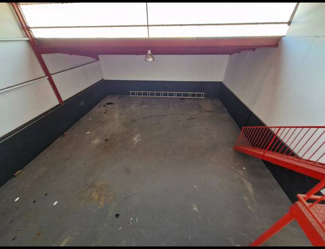 173M² WAREHOUSE TO LET IN JET PARK